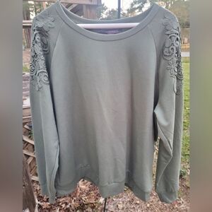 Gloria Vanderbilt olive green pullover sweater, size XL.